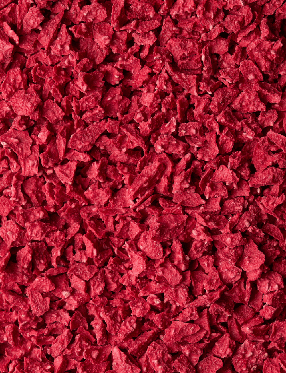Raspberry Crispy 5-8mm - Detailed view of red matte pieces - Sosa