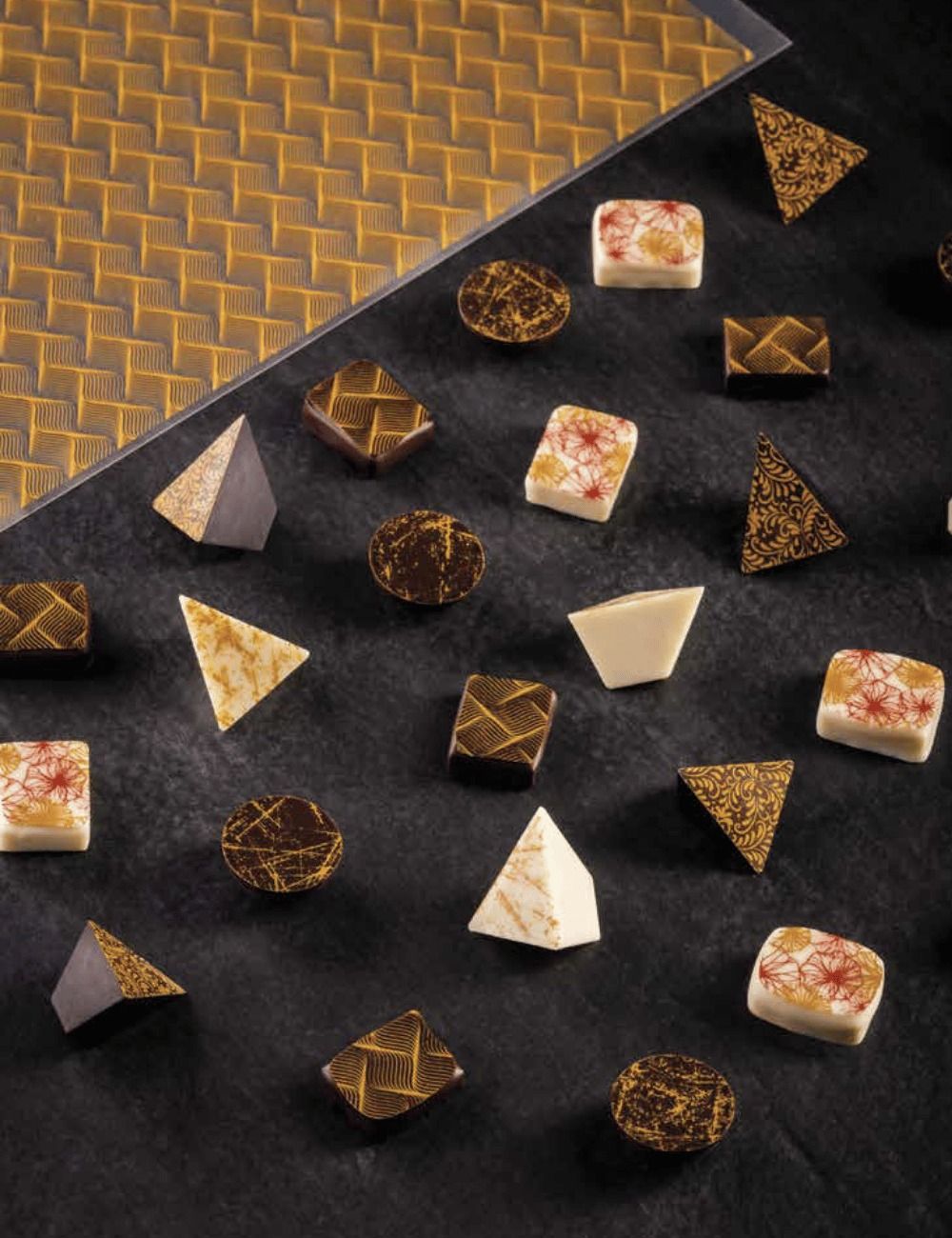 Using transfer sheets on chocolates and pralines - PAVONI